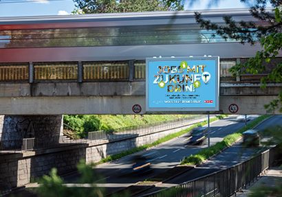 Recruiting im Tourismus Werbesujet auf der LED Wall ÖBB Süd Klagenfurt von monitorwerbung