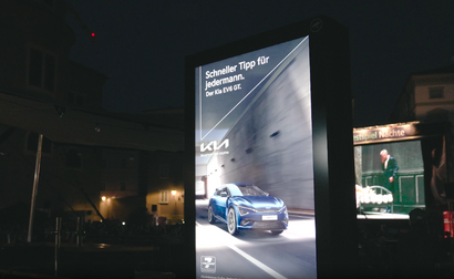 Exklusiv für Kia: DOOH Premiere von monitorwerbung bei den Festspielnächten in Salzburg