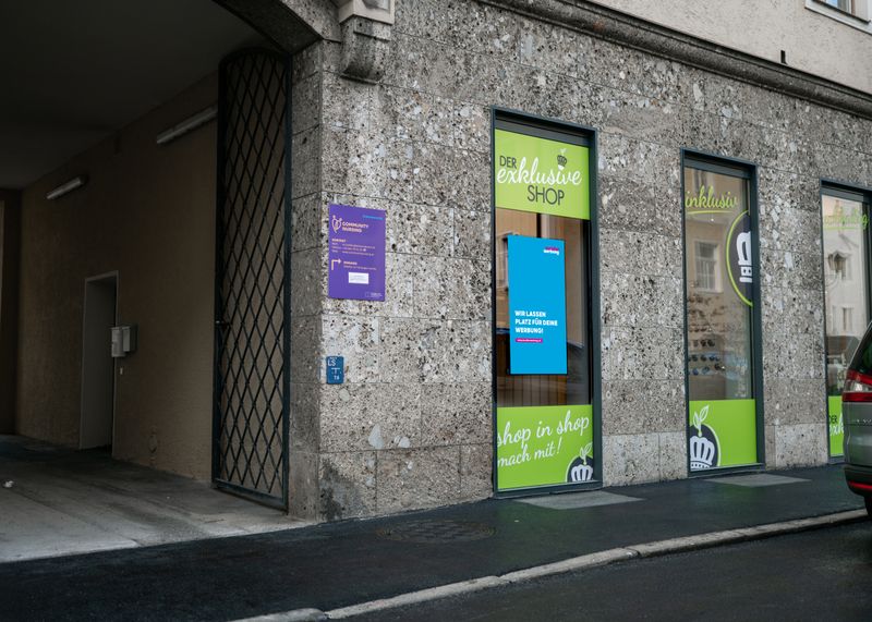 Schaufensterscreen Ederstraße Hallein