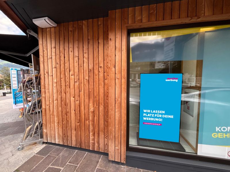 Semioutdoorscreen Dorfplatz Fügen