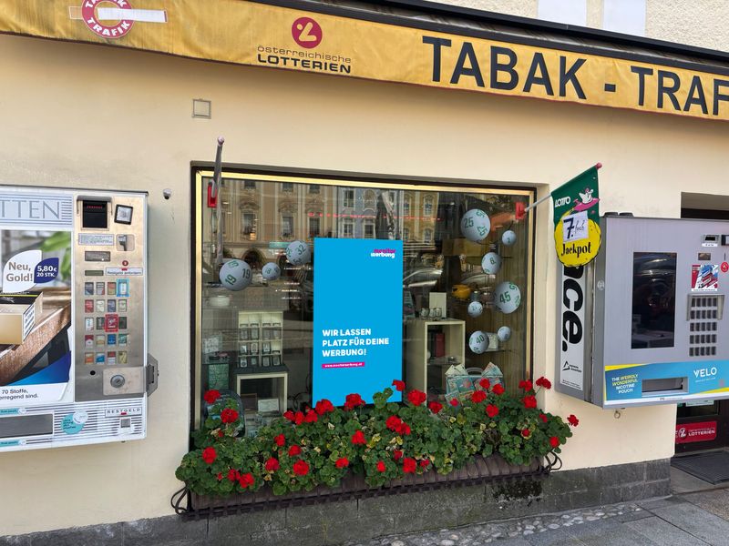 Semioutdoorscreen Hauptpl. Enns