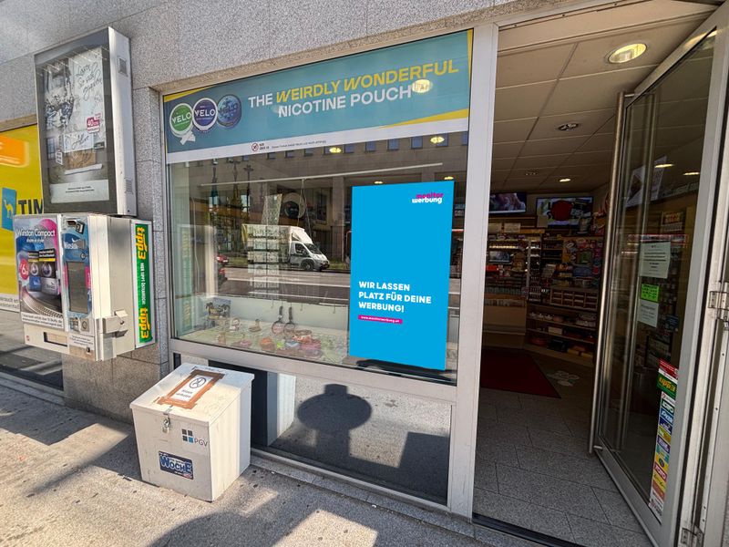 Semioutdoorscreen Khevenhüllerstraße   Linz