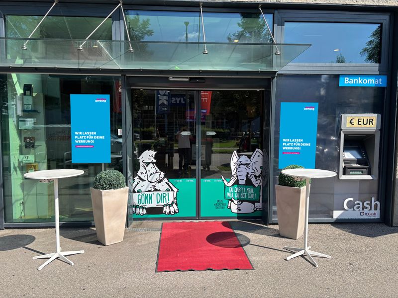 Semioutdoorscreen Ginzkeyplatz Salzburg