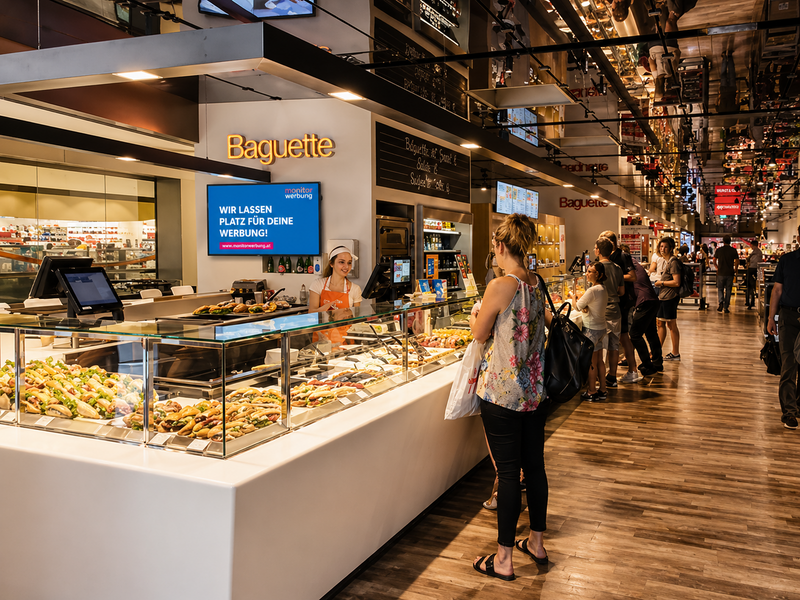 Baguette IBK Kaufhaus Tyrol - Eingangsbereich